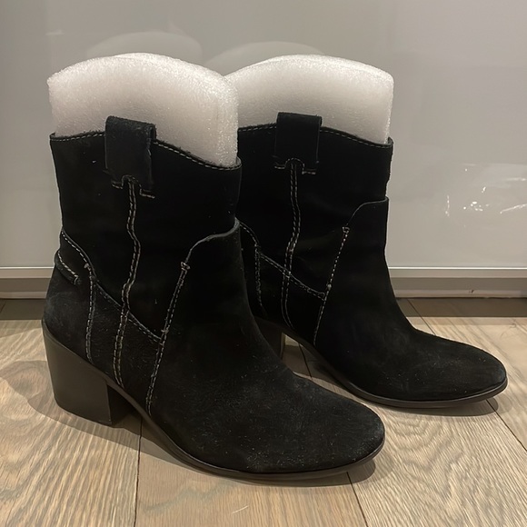 Vince Camaro Maves Black Suede Bootie Sz 6.5 - Picture 7 of 13